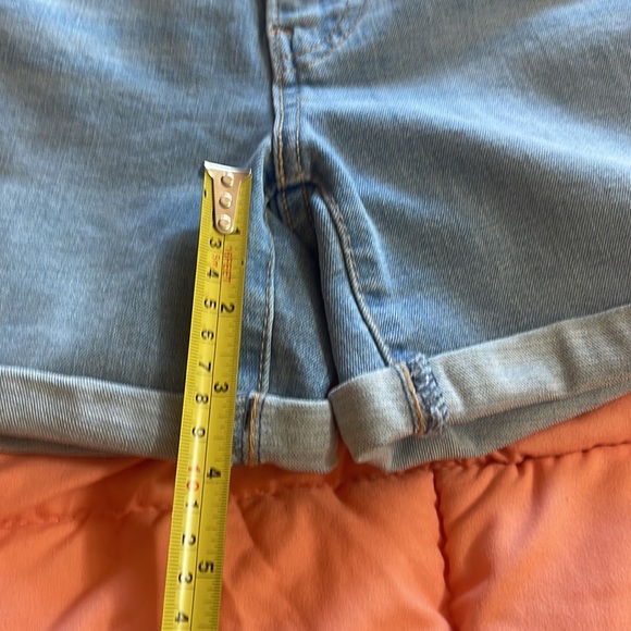 Genuine Levi's Women's Mid-Rise Mid-Length Jean Shorts Red Tab - Picture 4 of 8